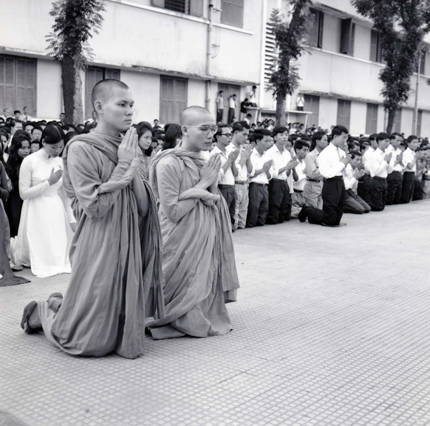 Buddhist monks praying, 1963